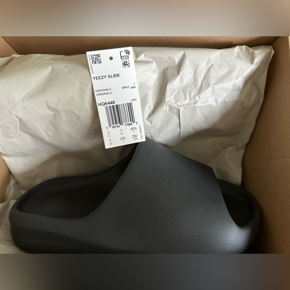 Adidas Yeezy Slides black size 9 New